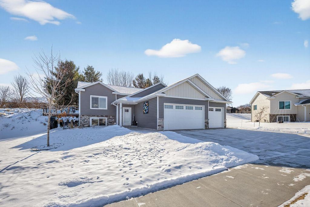 Photo of 1013 Eagle Vista Lane, Lake City, MN 55041 (MLS # 7015075)