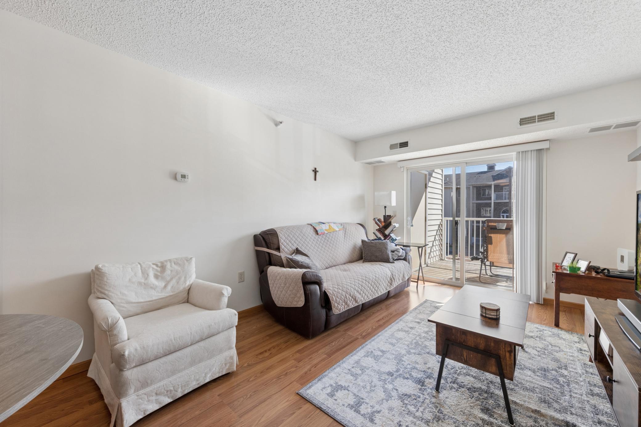 1590 Parkwood Drive 207