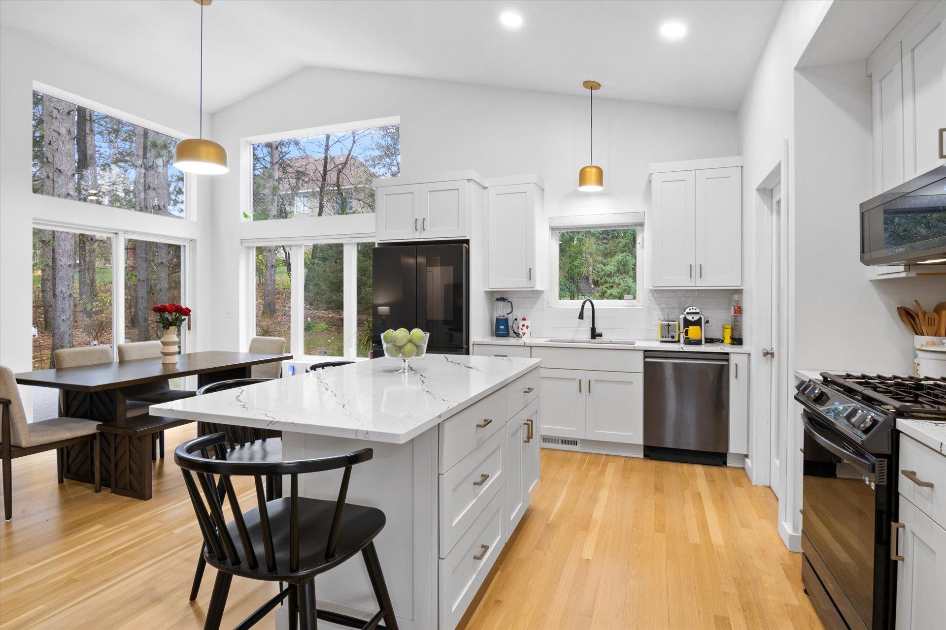 8994 Hunters Trail