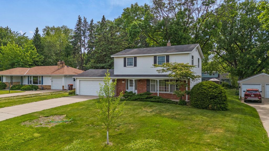 Photo of 2195 Burr Street N, Maplewood, MN 55117 (MLS # 7083807)