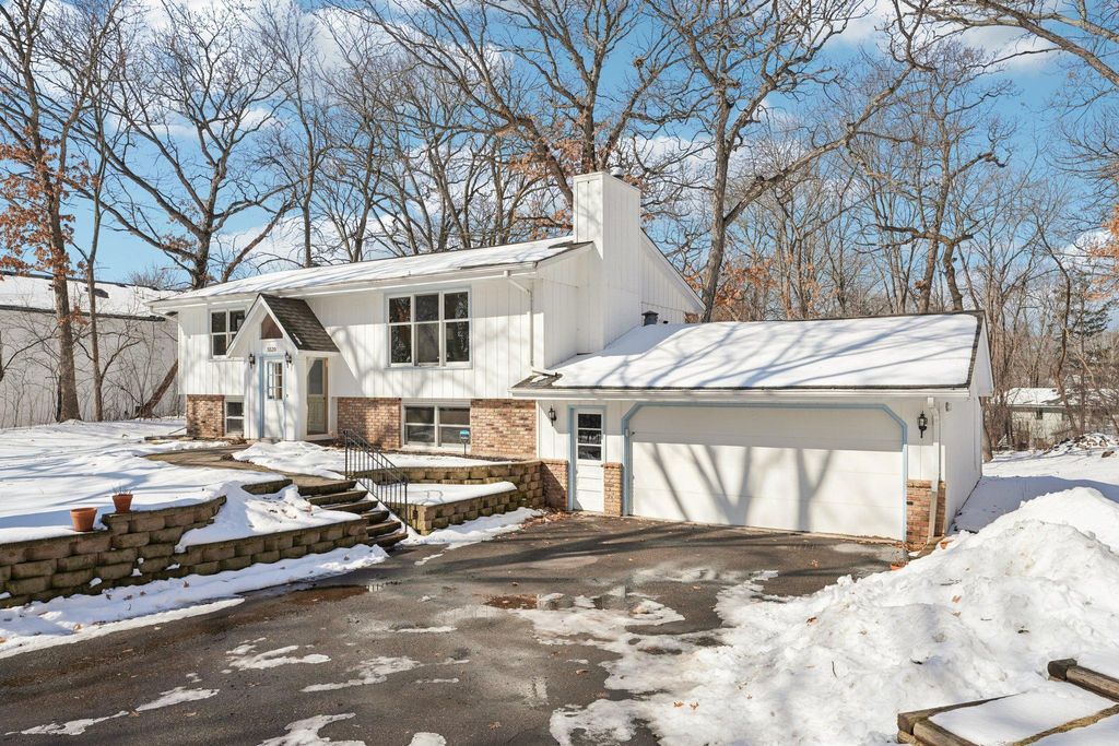 Photo of 5520 Glenavon Avenue, Minnetonka, MN 55345 (MLS # 7040605)