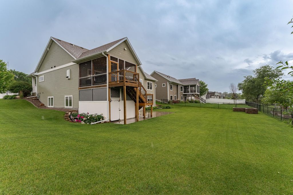Photo of 2745 Sand Trap Road SE, Rochester, MN 55904 (MLS # 7031649)