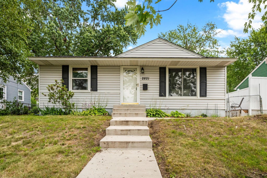Photo of 2821 Quebec Avenue S, Saint Louis Park, MN 55426 (MLS # 7115100)