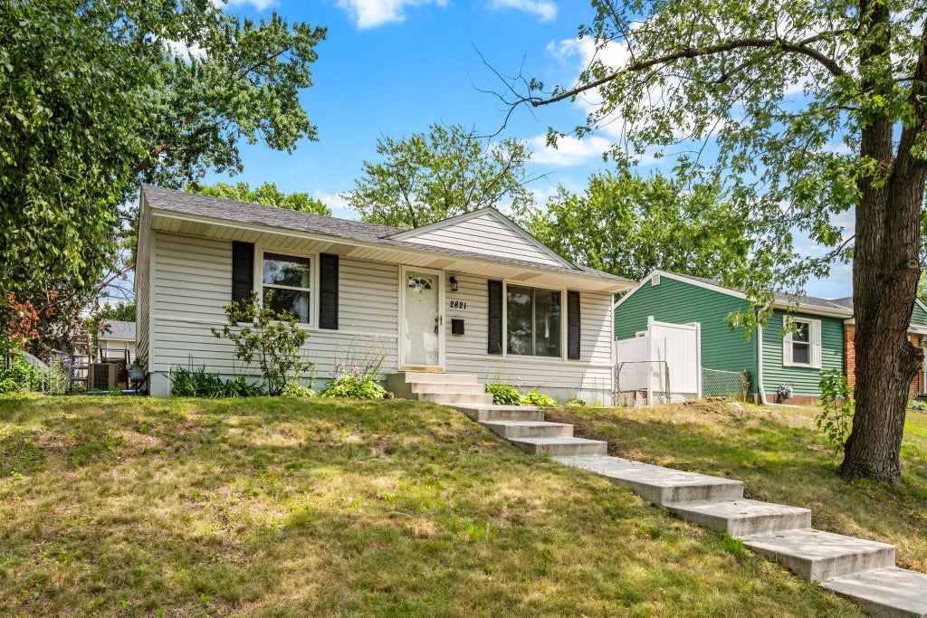 Photo of 2821 Quebec Avenue S, Saint Louis Park, MN 55426 (MLS # 7115100)