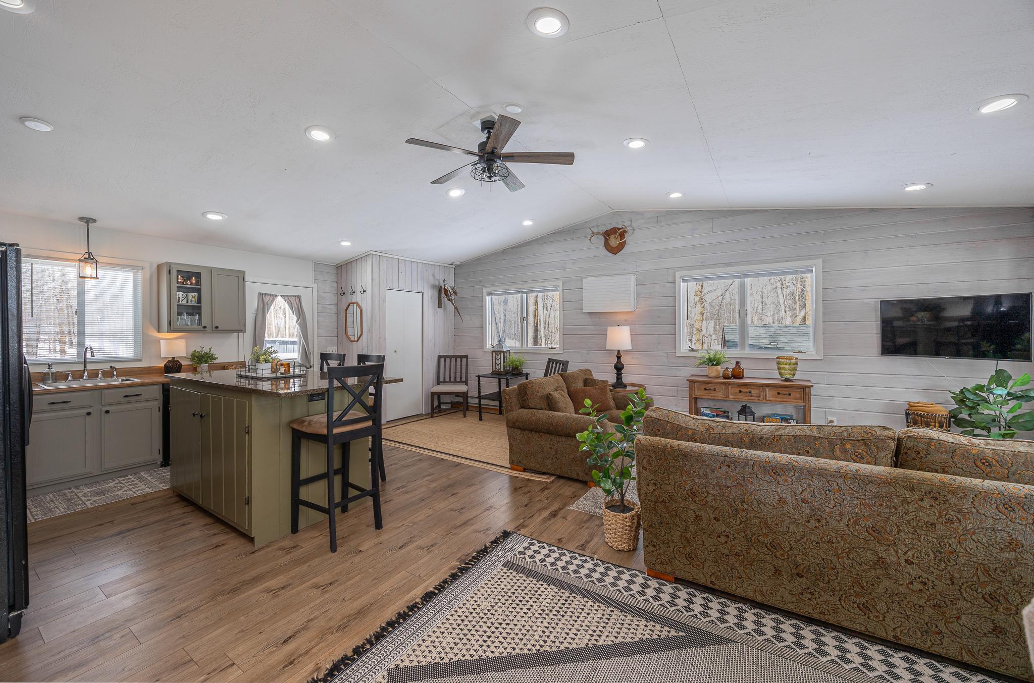 5490 Sugarbush Trail NE