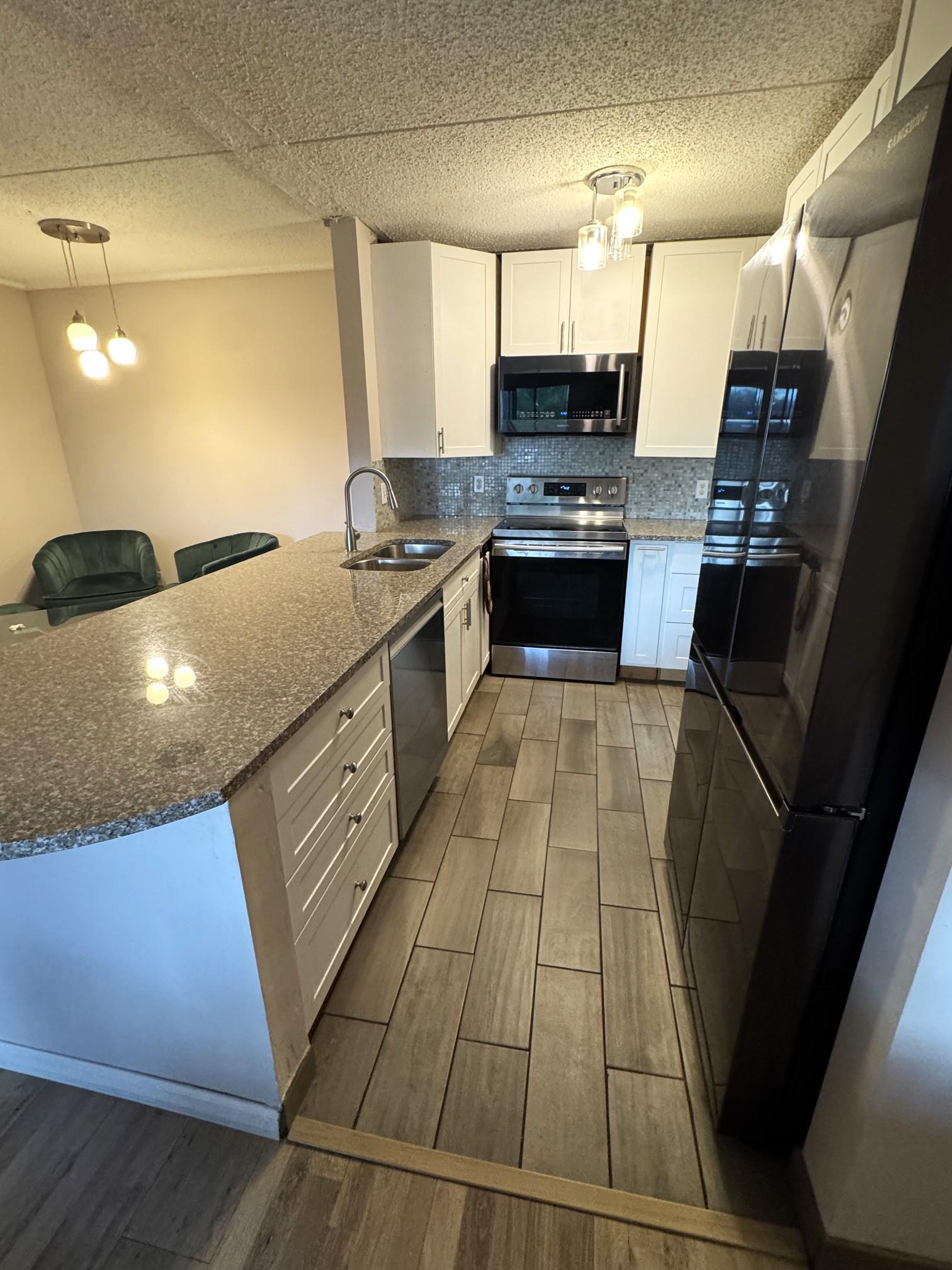 10511 Cedar Lake Road 503