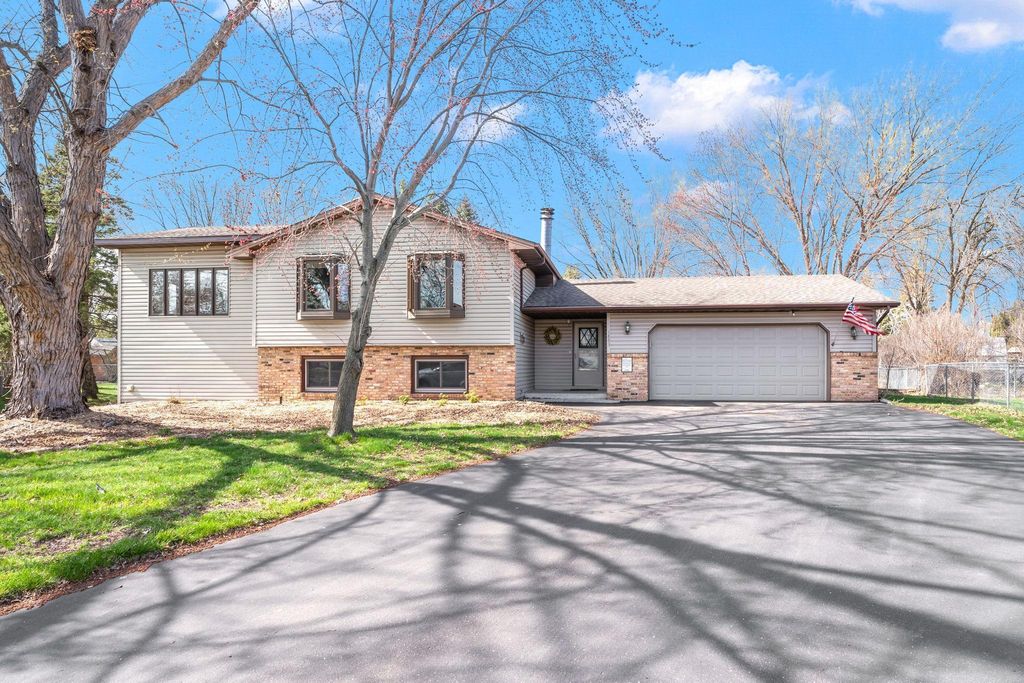 Photo of 1893 Sunrise Court, White Bear Lake, MN 55110 (MLS # 7057215)