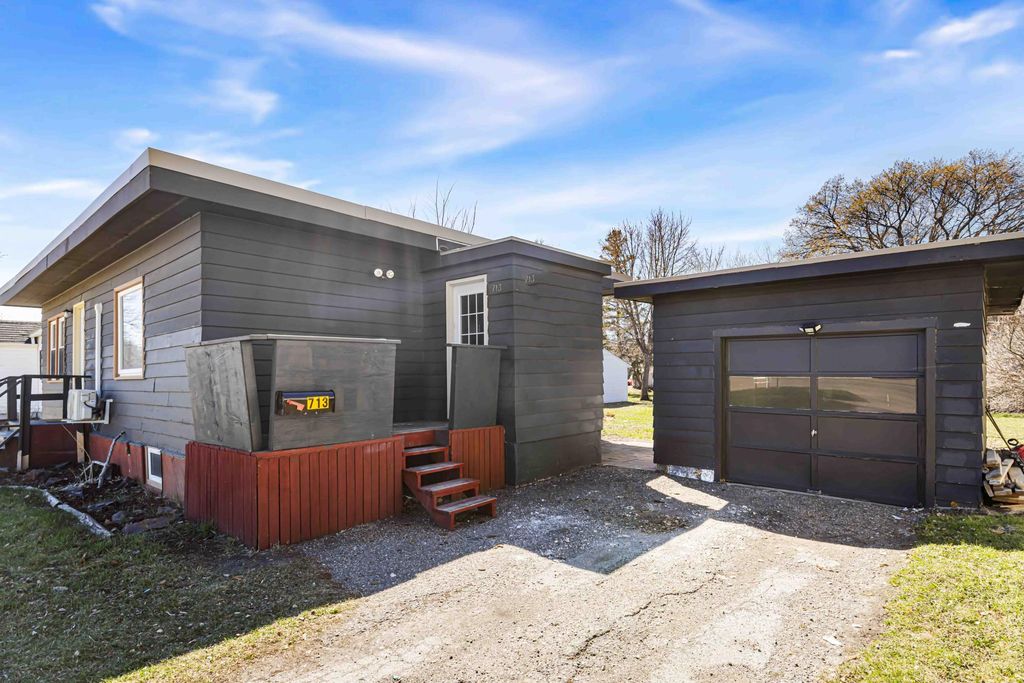 Photo of 713 13th Street N, Moorhead, MN 56560 (MLS # 7061833)