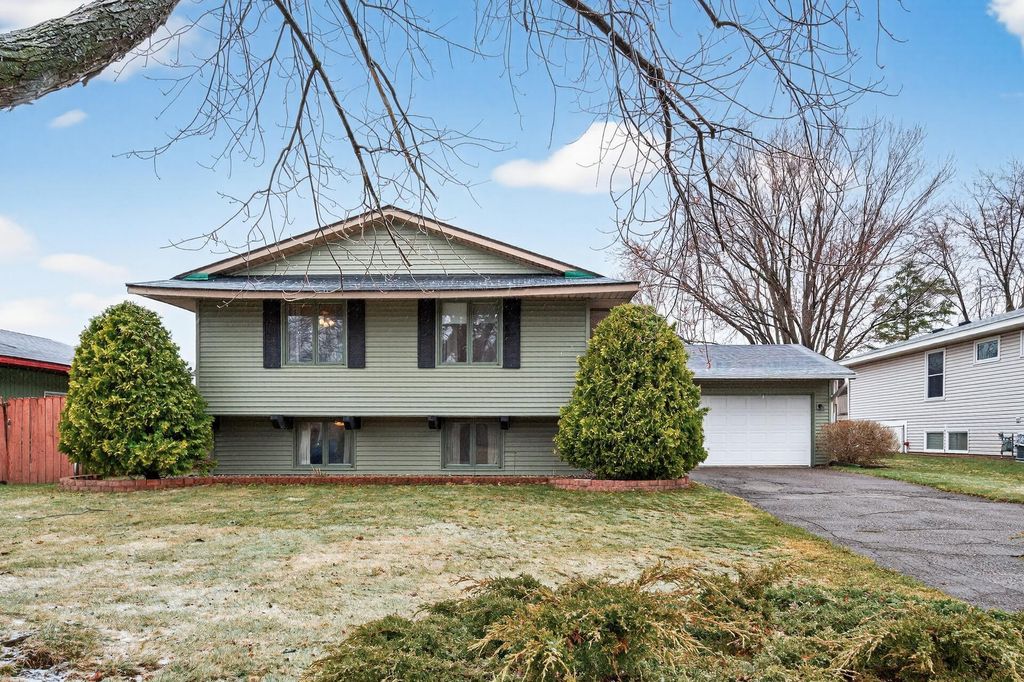 Photo of 187 Valleyside Drive, Saint Paul, MN 55119 (MLS # 7046873)