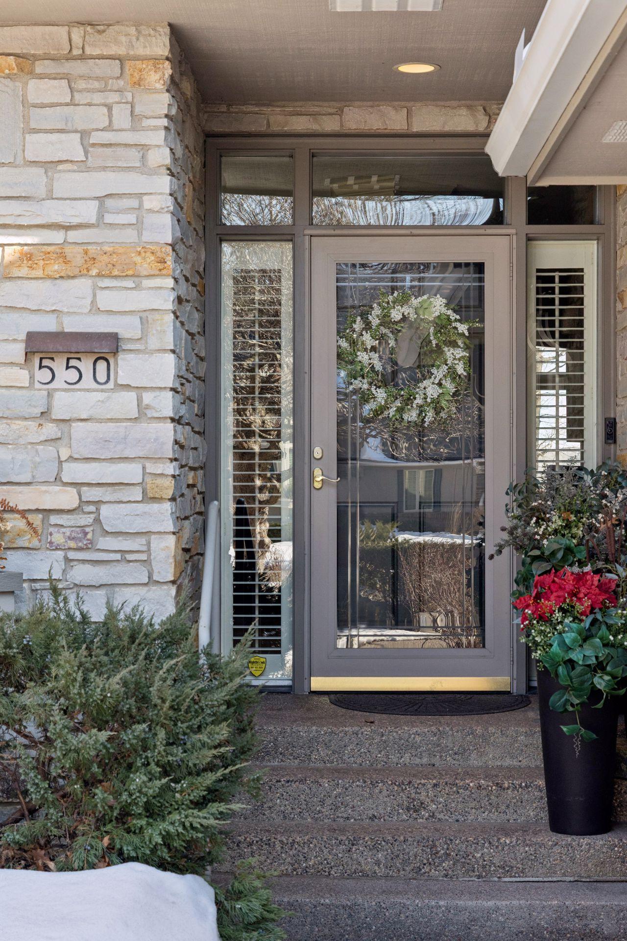 550 Waycliffe Drive N