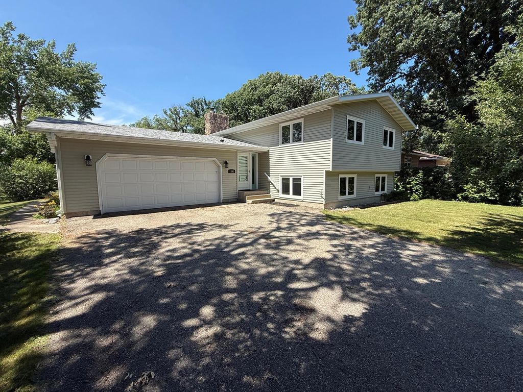 Photo of 1303 Duluth Avenue N, Thief River Falls, MN 56701 (MLS # 7010907)