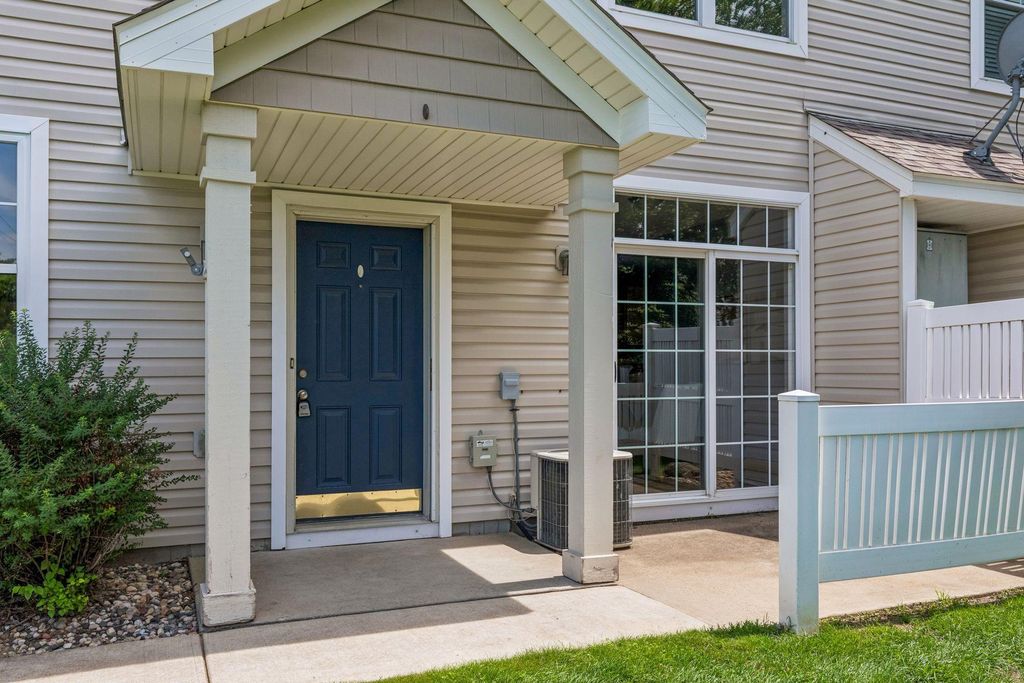 Photo of 1020 Princeton Avenue, Shakopee, MN 55379 (MLS # 7107152)