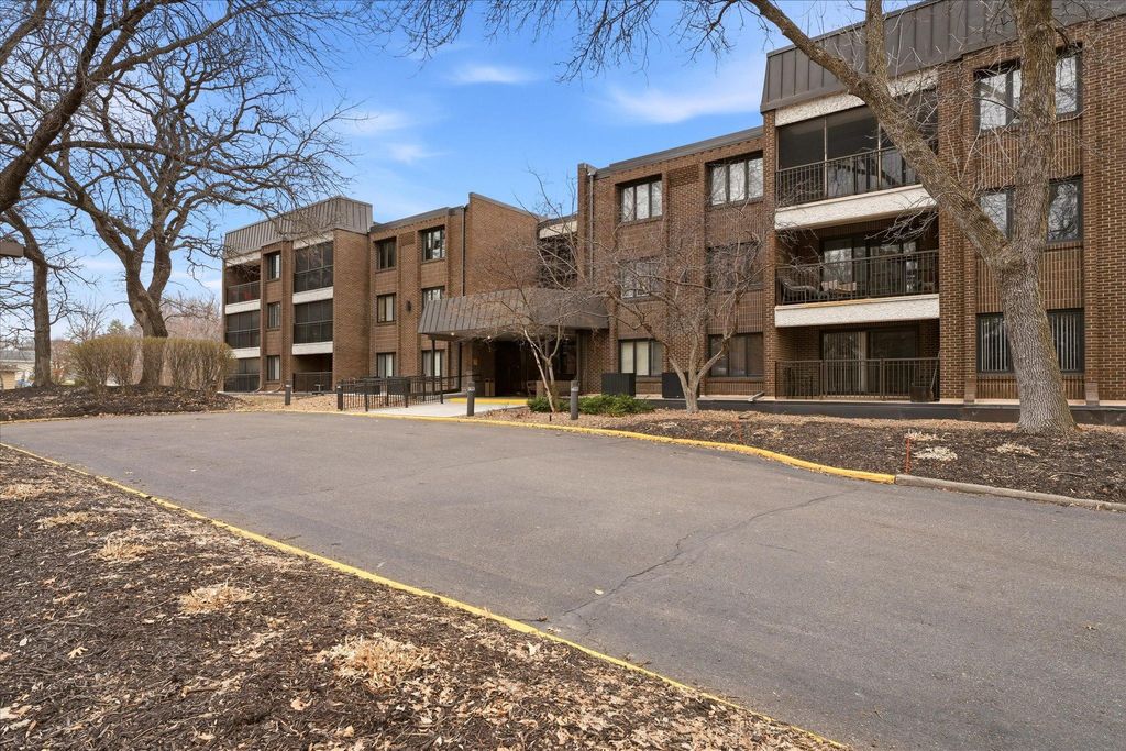 Photo of 3412 Oak Ridge Road #319, Hopkins, MN 55305 (MLS # 7044132)