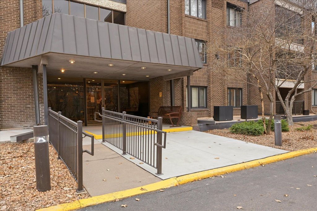 Photo of 3412 Oak Ridge Road #319, Hopkins, MN 55305 (MLS # 7044132)