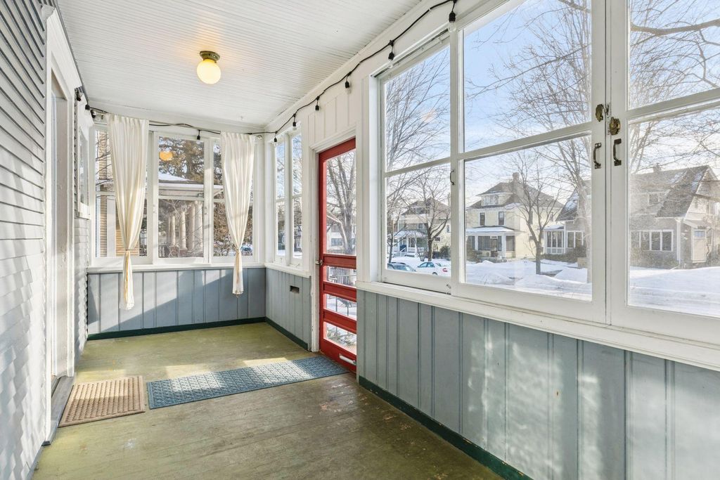 Photo of 939 Linwood Avenue, Saint Paul, MN 55105 (MLS # 7019238)