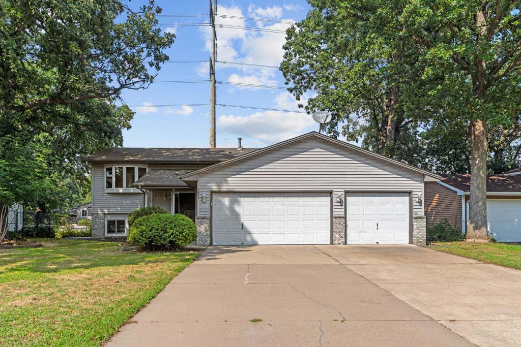 Photo of 2624 94th Avenue N, Brooklyn Park, MN 55444 (MLS # 7123004)