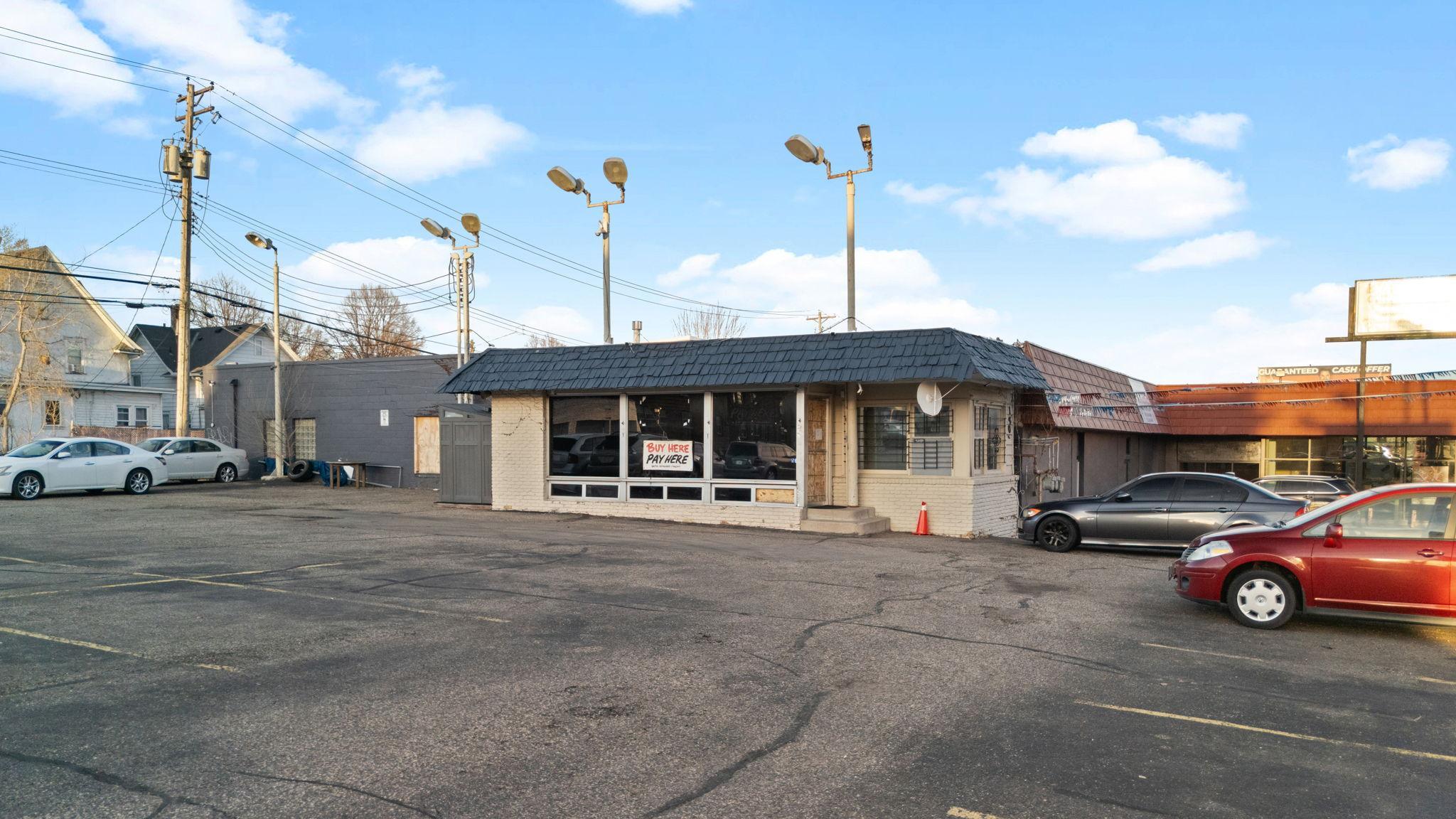 1205 University Avenue W