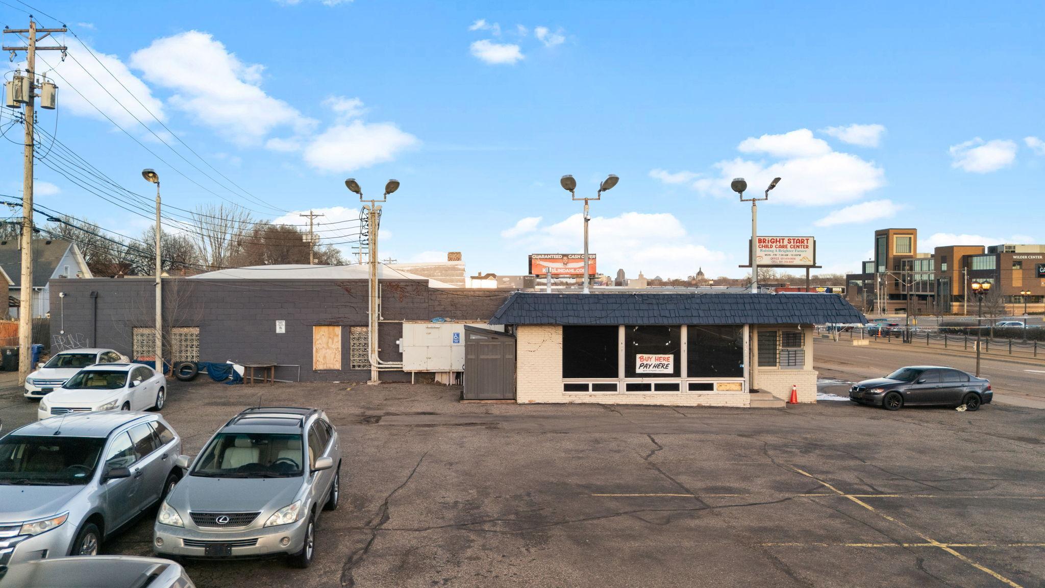 1205 University Avenue W