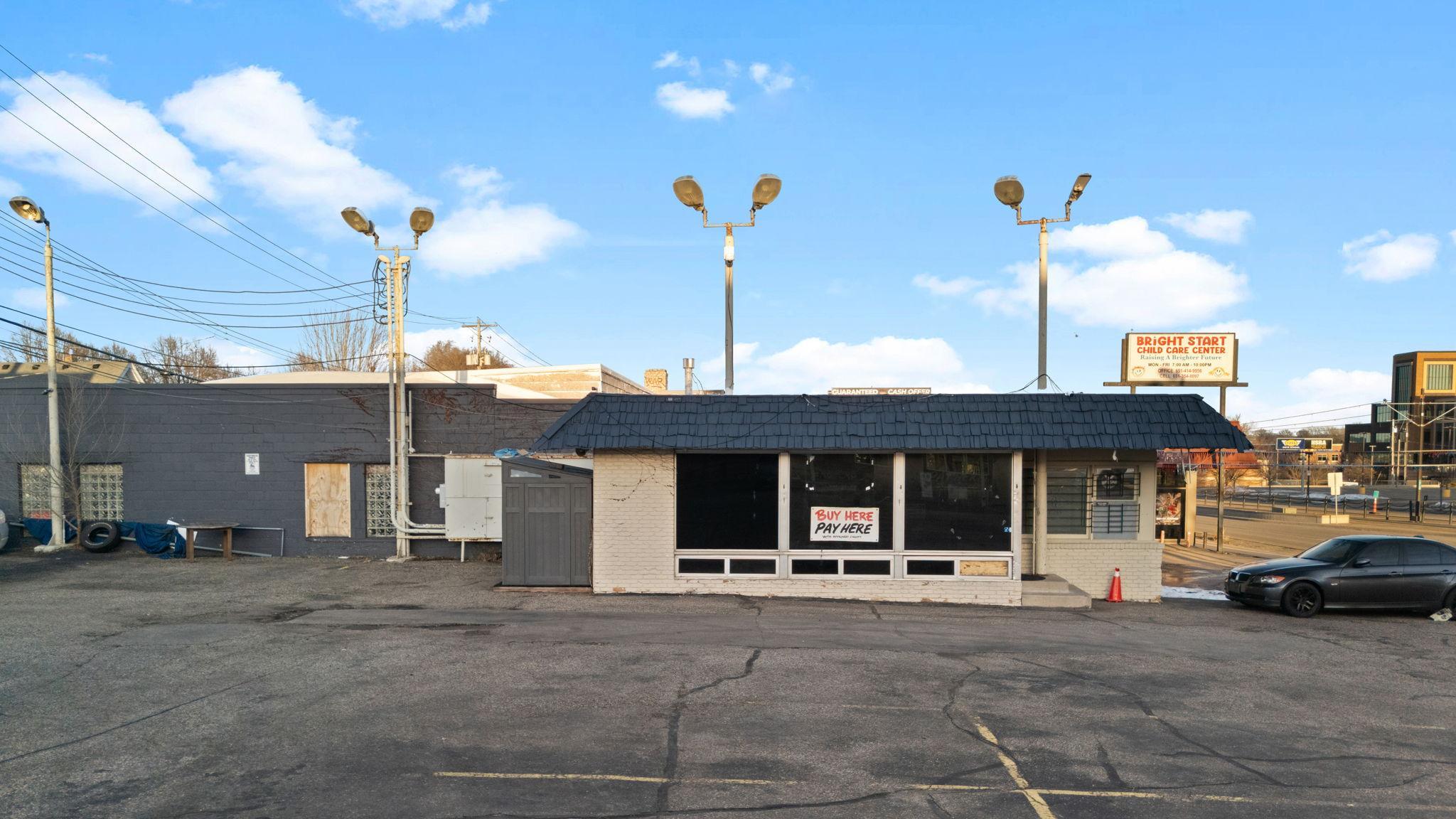 1205 University Avenue W