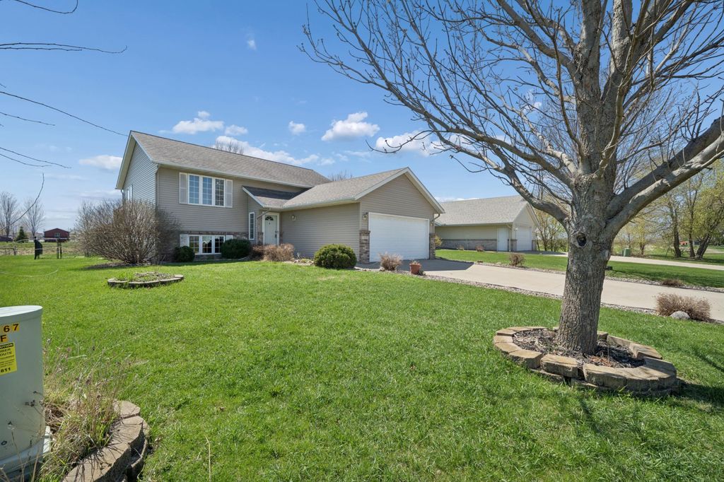 Photo of 113 Torrey Pines Drive, Mankato, MN 56001 (MLS # 7060607)