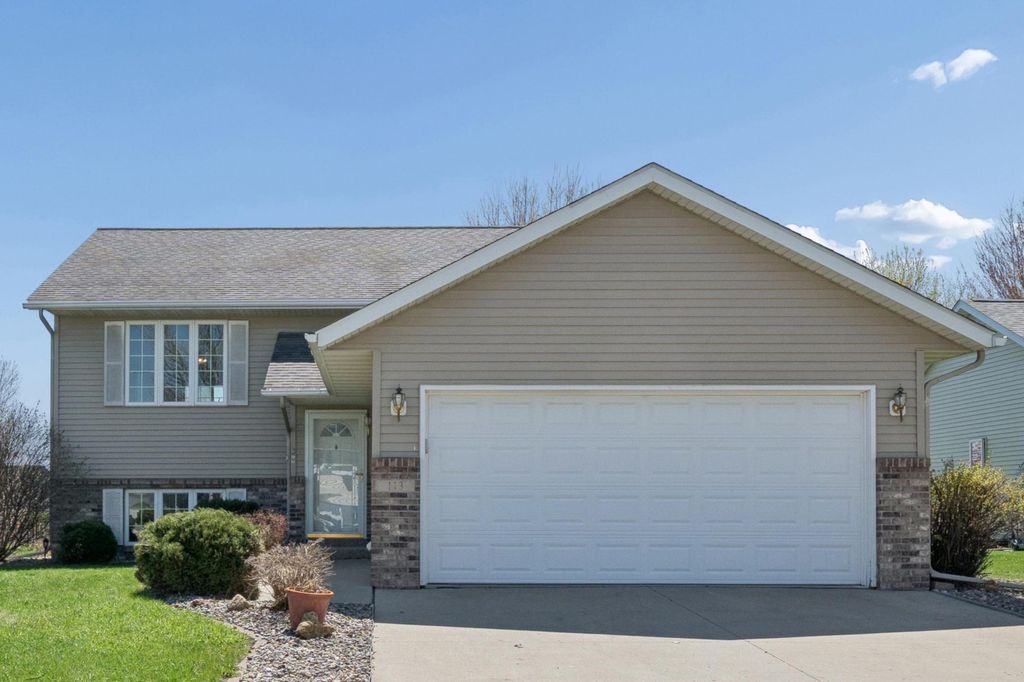 Photo of 113 Torrey Pines Drive, Mankato, MN 56001 (MLS # 7060607)