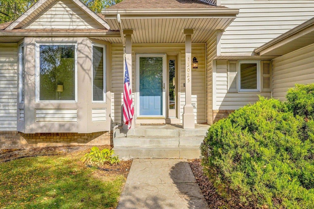 Photo of 13025 Forest Glen Drive, Burnsville, MN 55337 (MLS # 7162517)