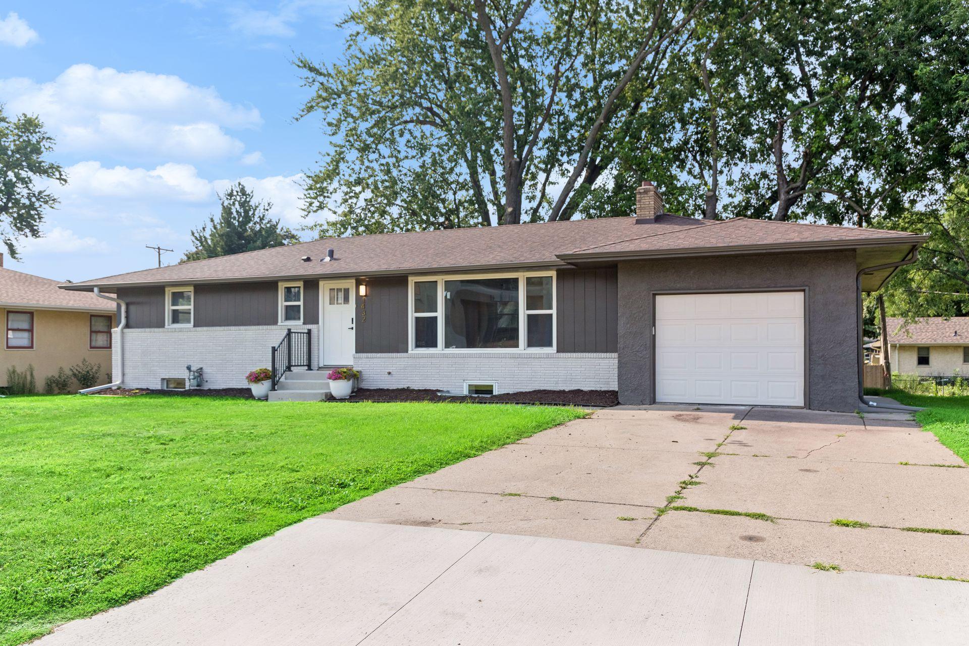1432 County Road B West W