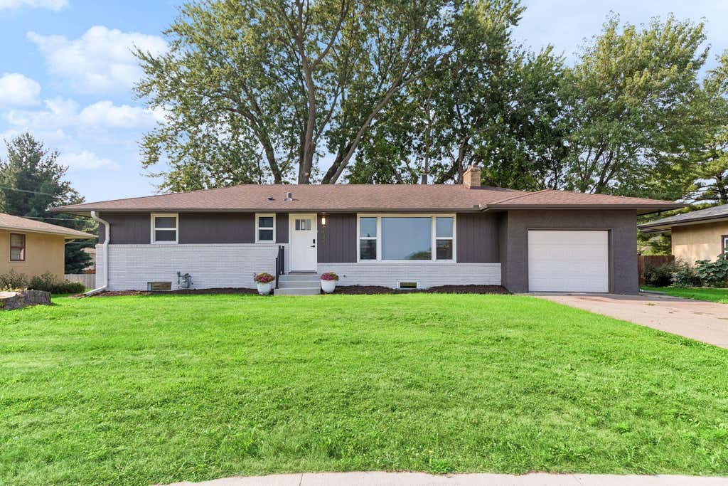 Photo of 1432 County Road B West W, Roseville, MN 55113 (MLS # 7127263)