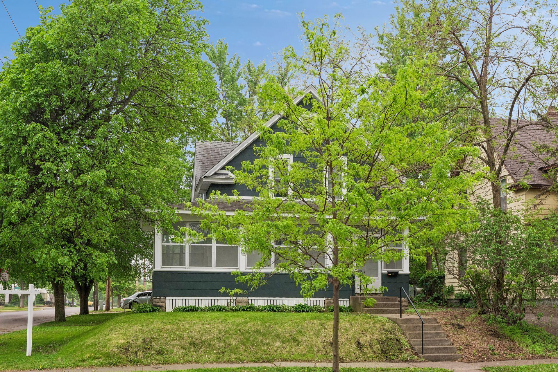 1282 Hewitt Ave