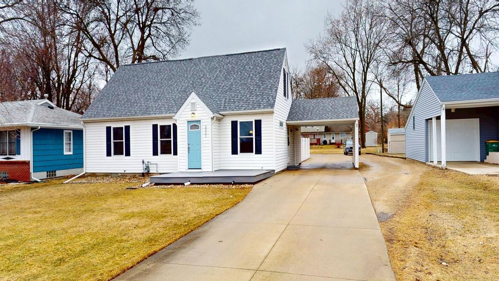 Photo of 2021 Bridge Avenue, Albert Lea, MN 56007 (MLS # 7031221)