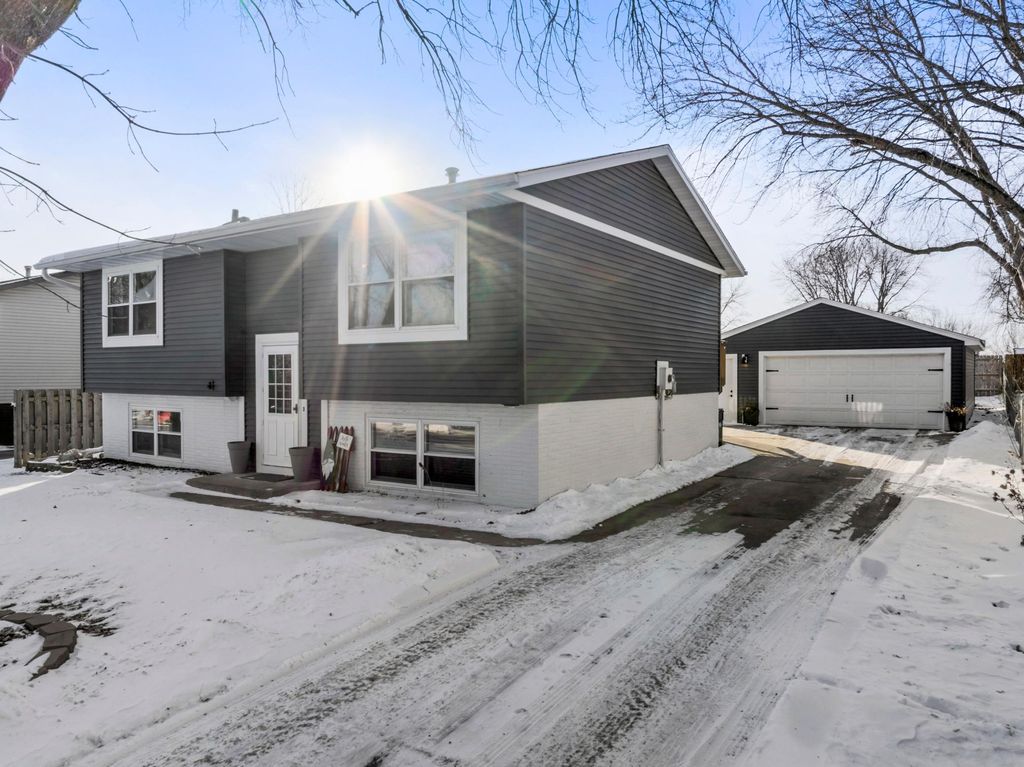 Photo of 922 21st Street SE, Rochester, MN 55904 (MLS # 7002588)