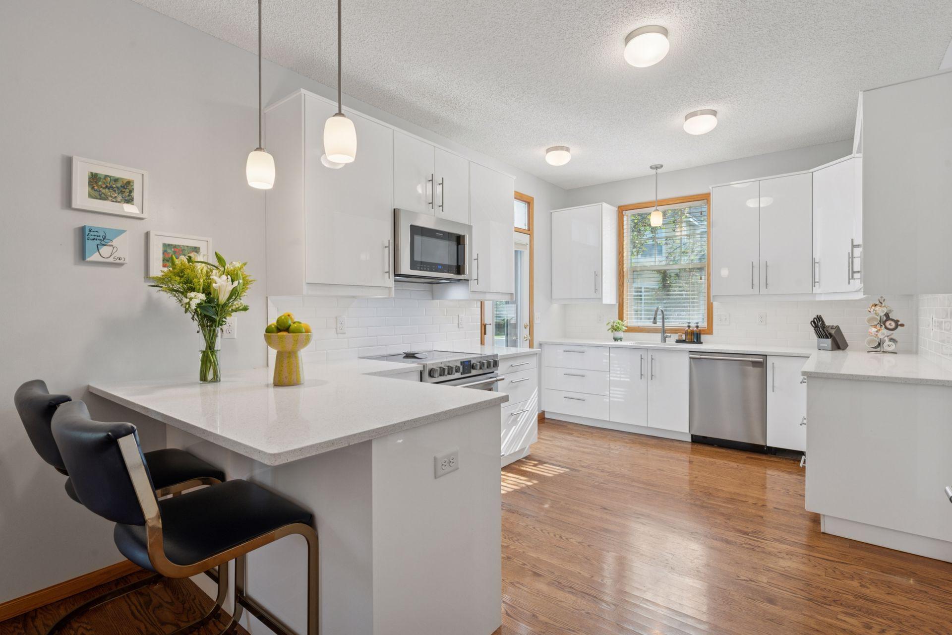 1612 Summit Hill
