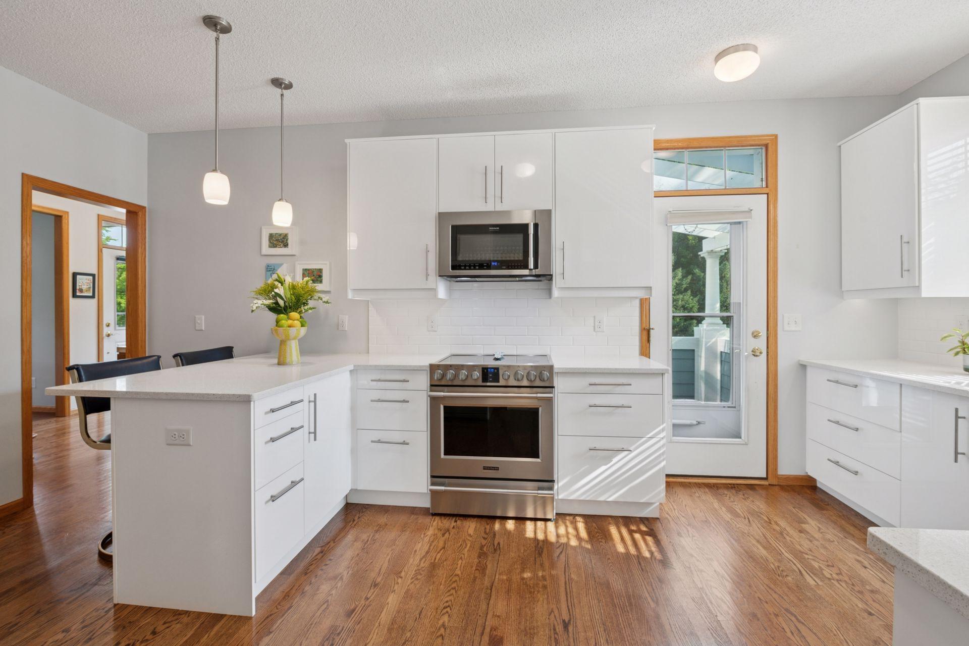 1612 Summit Hill
