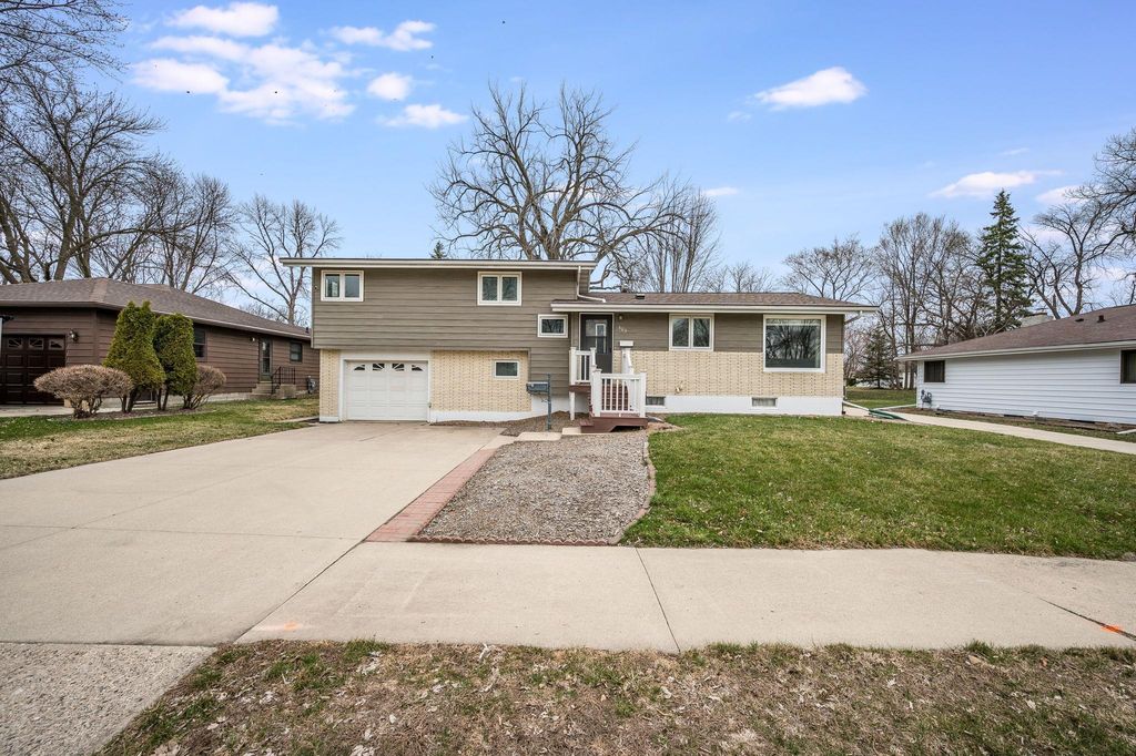 Photo of 503 Water Street, Fairmont, MN 56031 (MLS # 7047557)