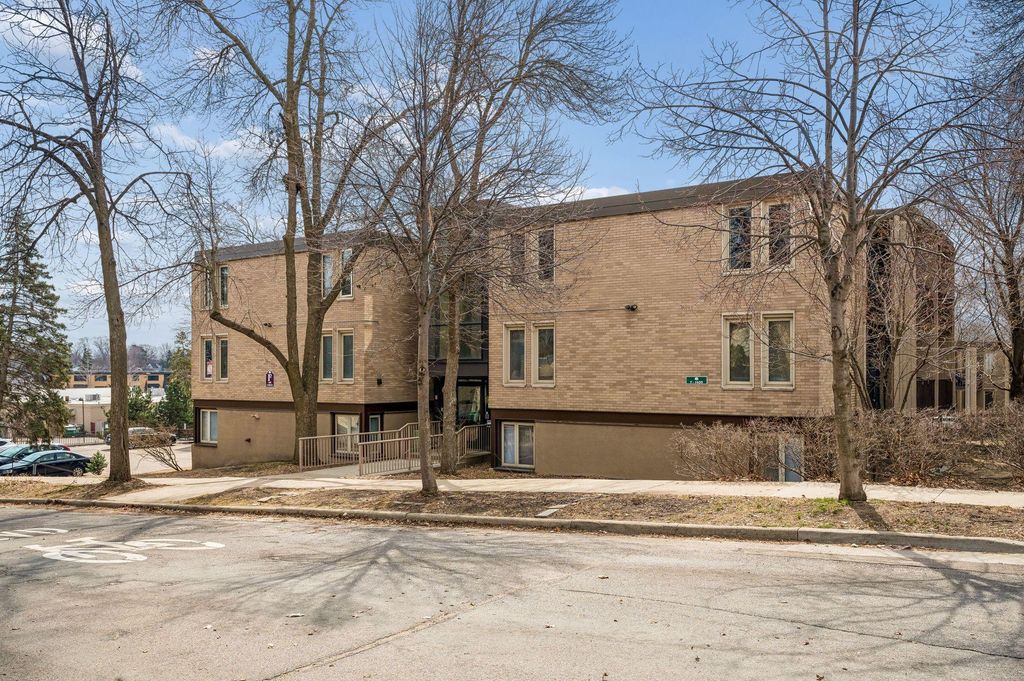 Photo of 1405 E 40th Street #3F, Minneapolis, MN 55407 (MLS # 7053955)