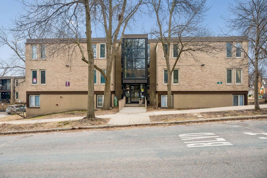 Photo of 1405 E 40th Street #3F, Minneapolis, MN 55407 (MLS # 7053955)