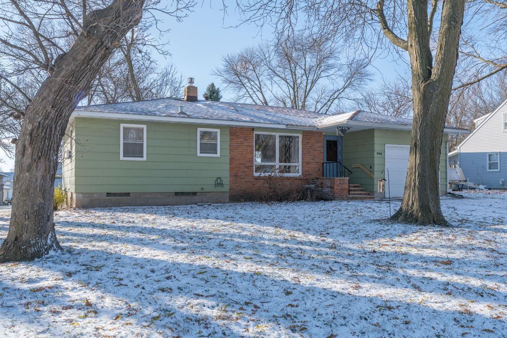 Photo of 776 E Prince Street, Lake Crystal, MN 56055 (MLS # 6825326)