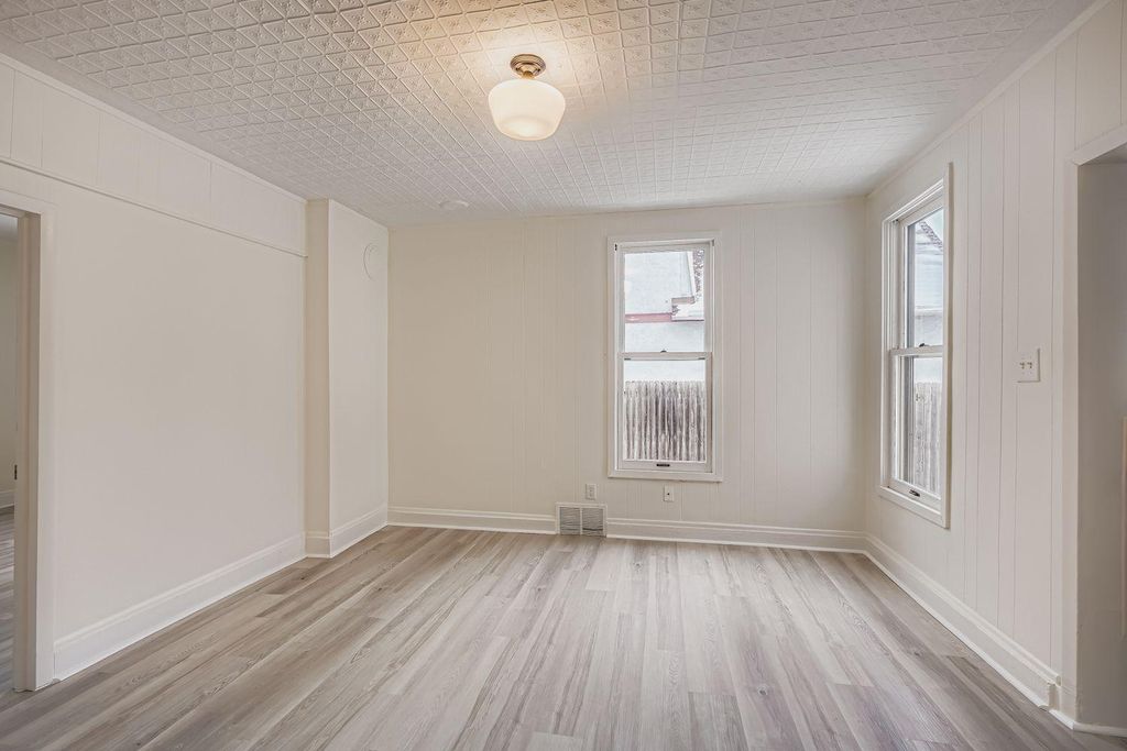 Photo of 84 Isabel Street W, Saint Paul, MN 55107 (MLS # 7006689)