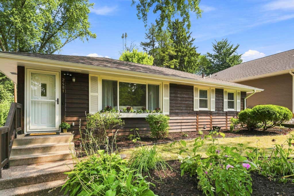 Photo of 2481 19th Avenue E, North Saint Paul, MN 55109 (MLS # 7118735)