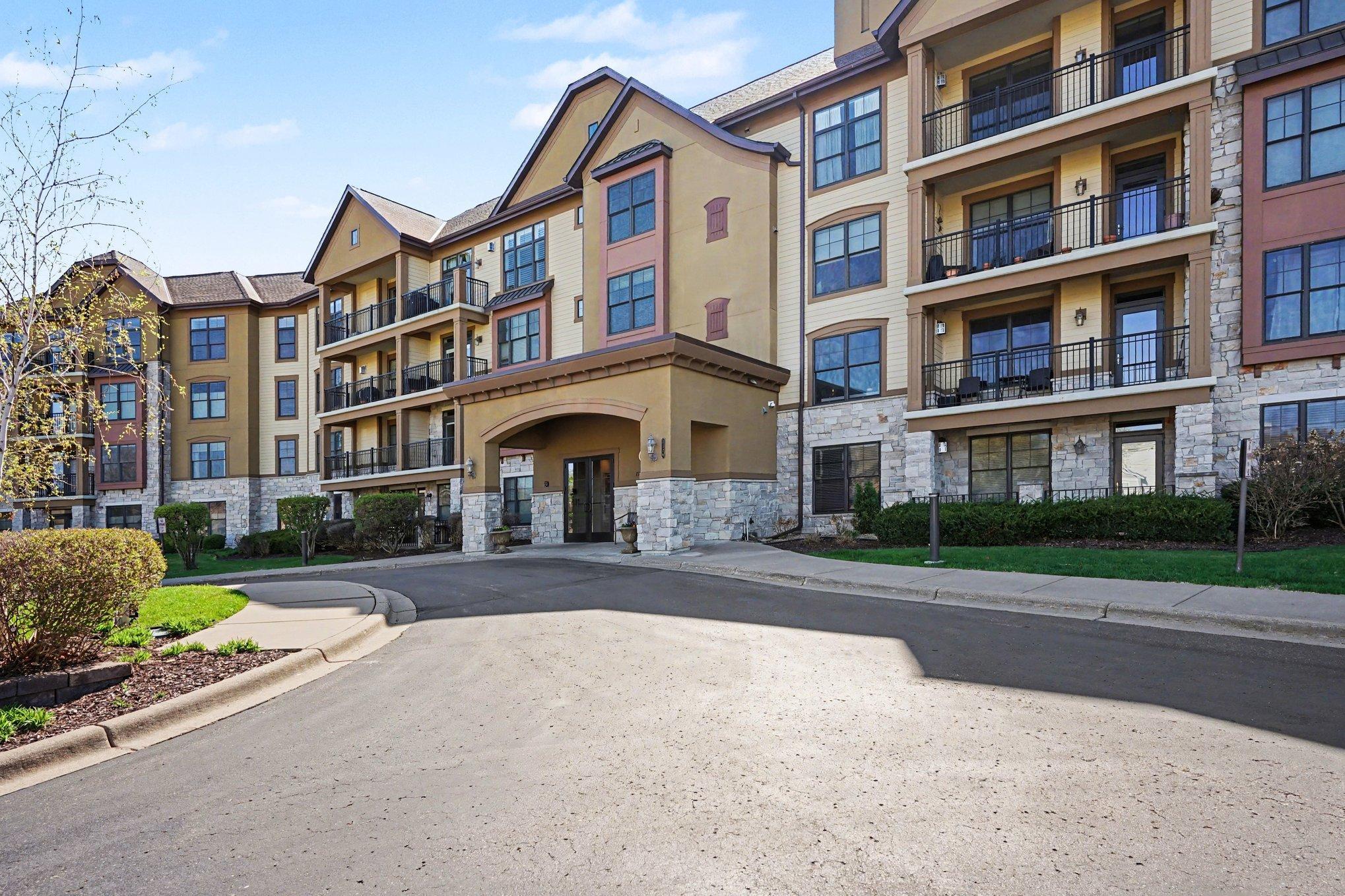 1320 Riverside Lane 202