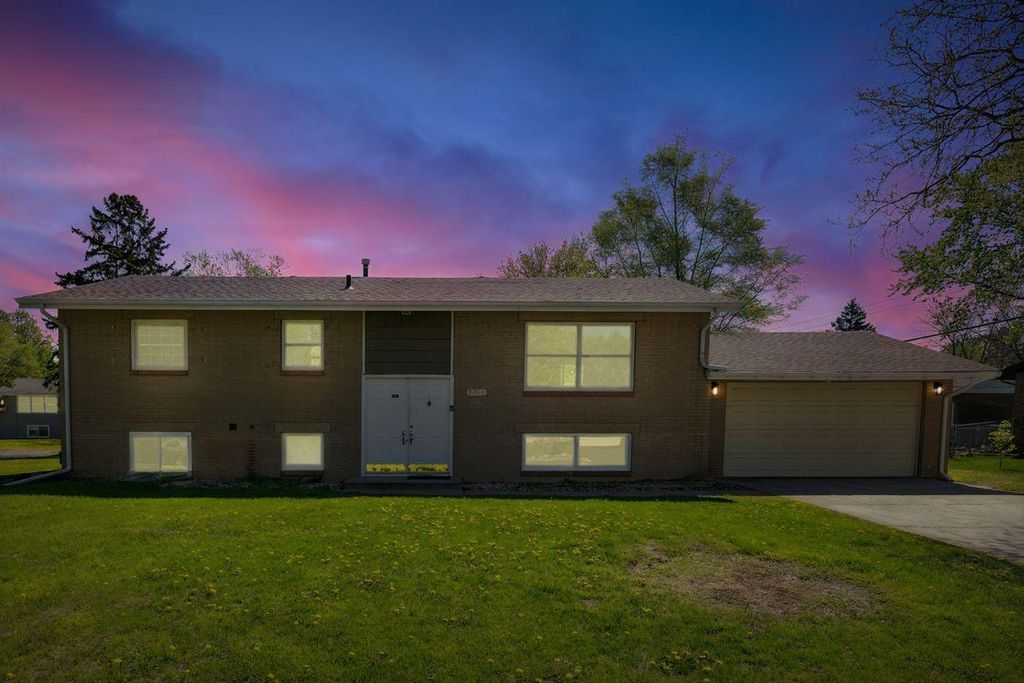 Photo of 8040 Xenia Avenue N, Brooklyn Park, MN 55443 (MLS # 7009900)