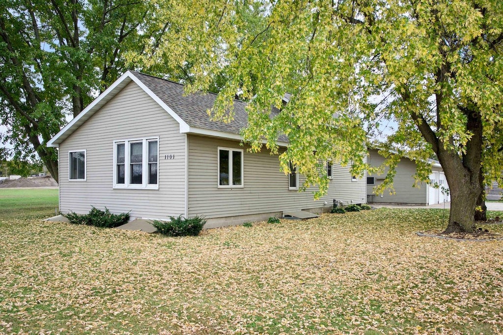 Photo of 1101 E Wabasha Street, Winona, MN 55987 (MLS # 7160119)