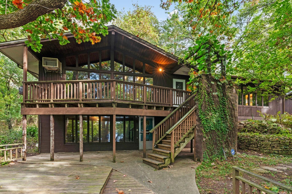Photo of 8274 Hidden Bay Trail N, Lake Elmo, MN 55042 (MLS # 7109095)