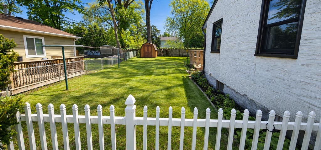 Photo of 184 Larpenteur Avenue E, Saint Paul, MN 55117 (MLS # 7096383)