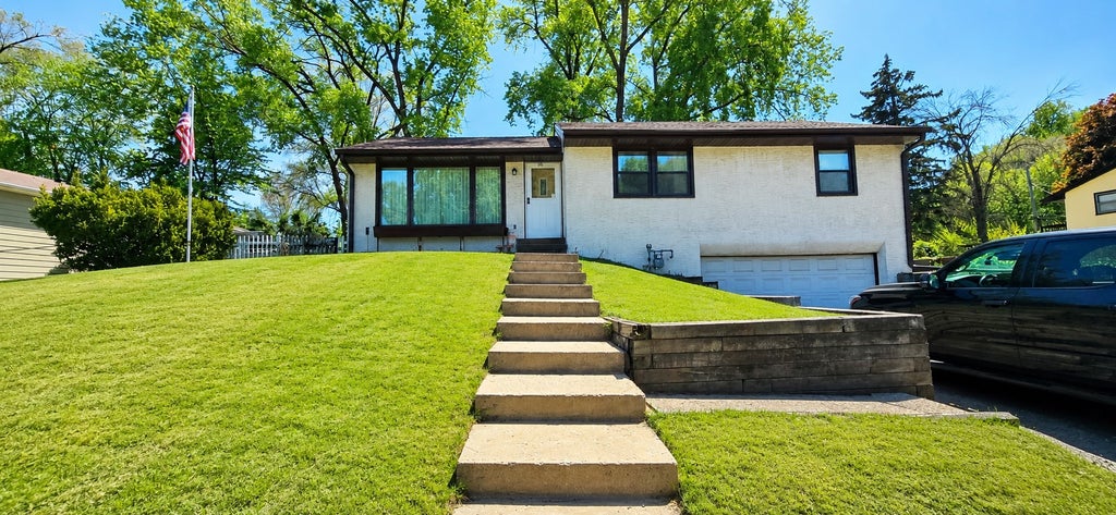 Photo of 184 Larpenteur Avenue E, Saint Paul, MN 55117 (MLS # 7096383)