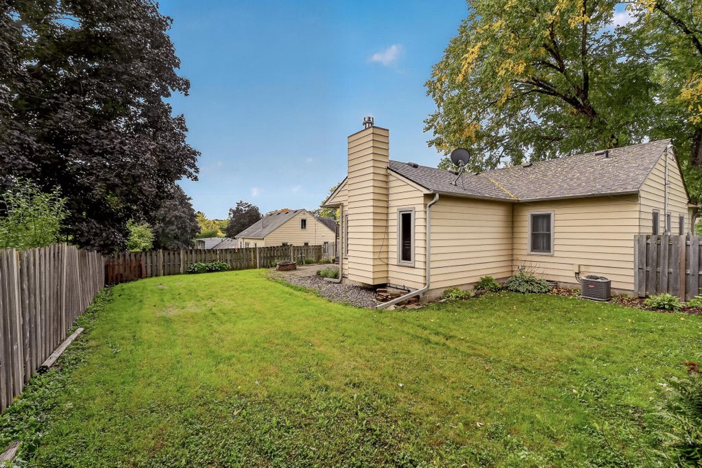 Photo of 1508 5th Avenue NW, Rochester, MN 55901 (MLS # 7148737)