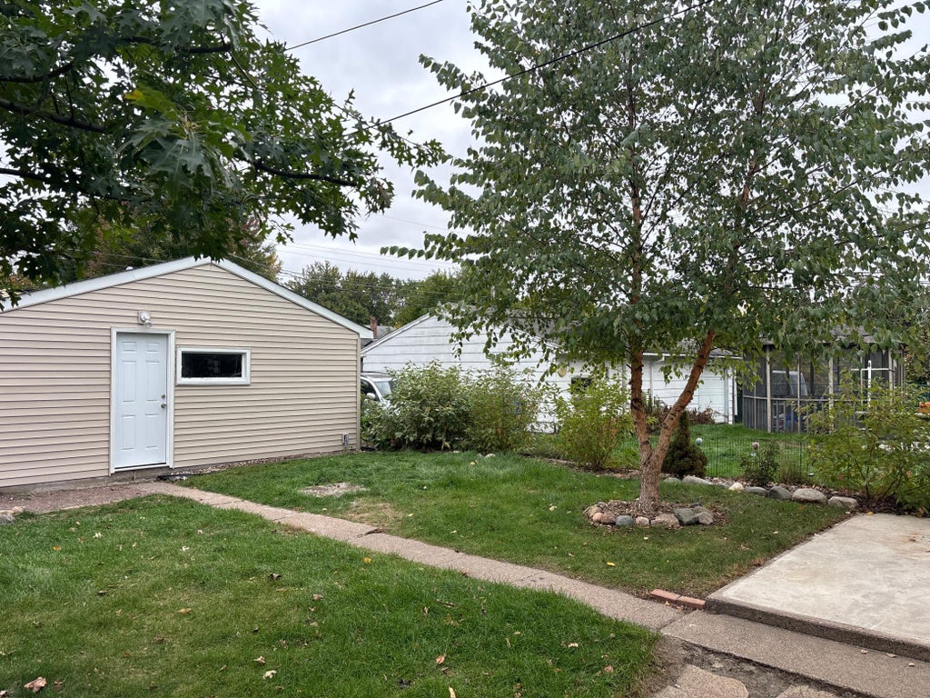 Photo of 1626 Minnehaha Avenue E, Saint Paul, MN 55106 (MLS # 7159261)