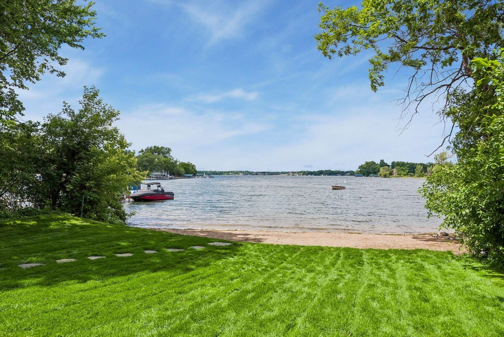 Photo of 17310 County Road 101 W, Minnetonka, MN 55391 (MLS # 7097192)