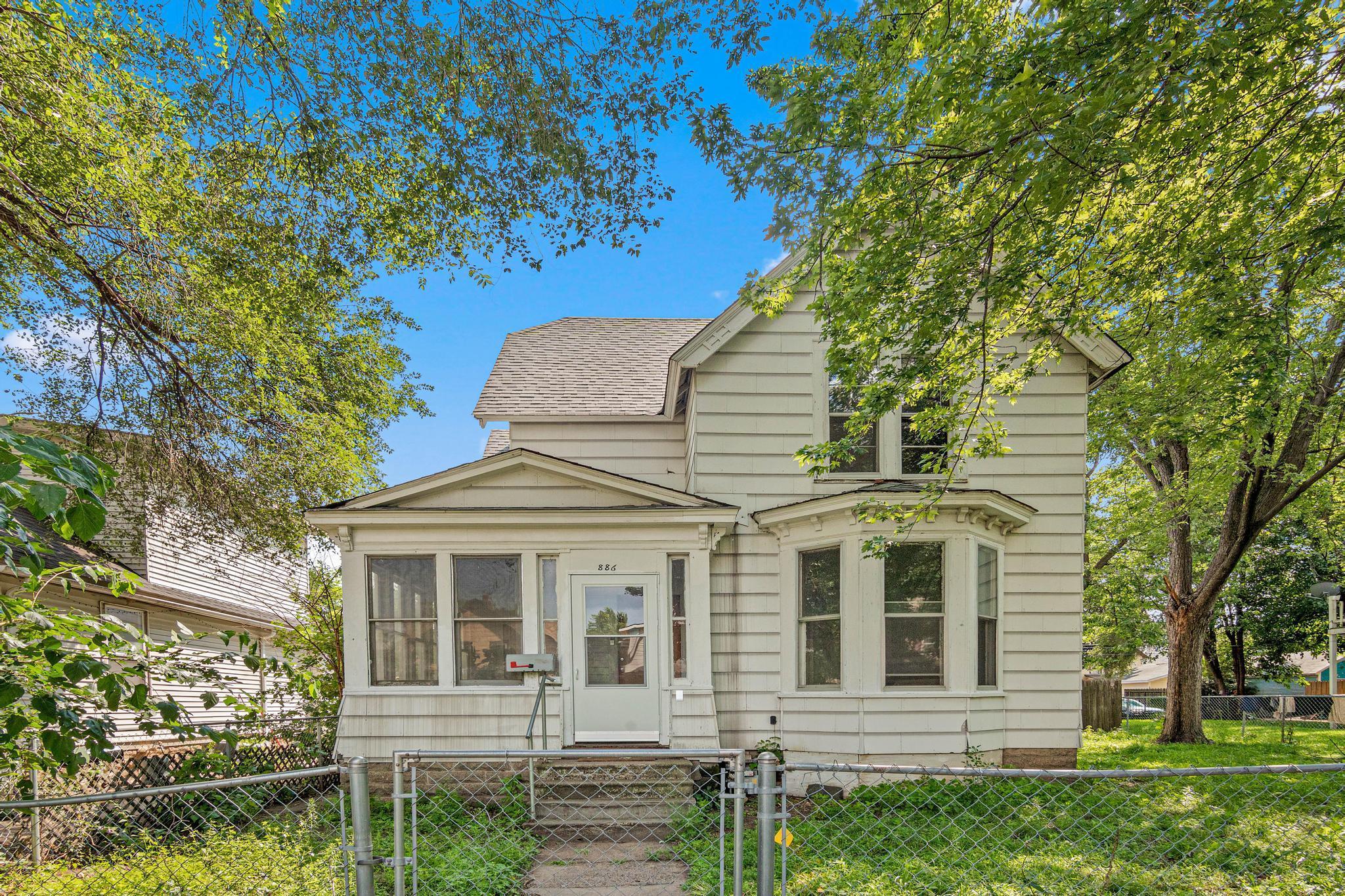 886 Edmund Avenue