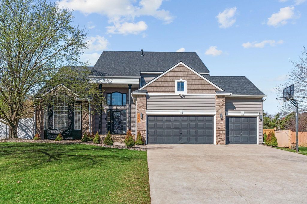 Photo of 9154 Edinburgh Lane, Woodbury, MN 55125 (MLS # 7049063)